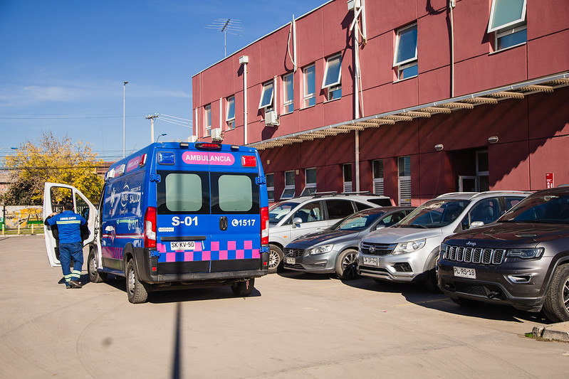 Ambulancia frente al CESFAM Dr. Miguel Solar