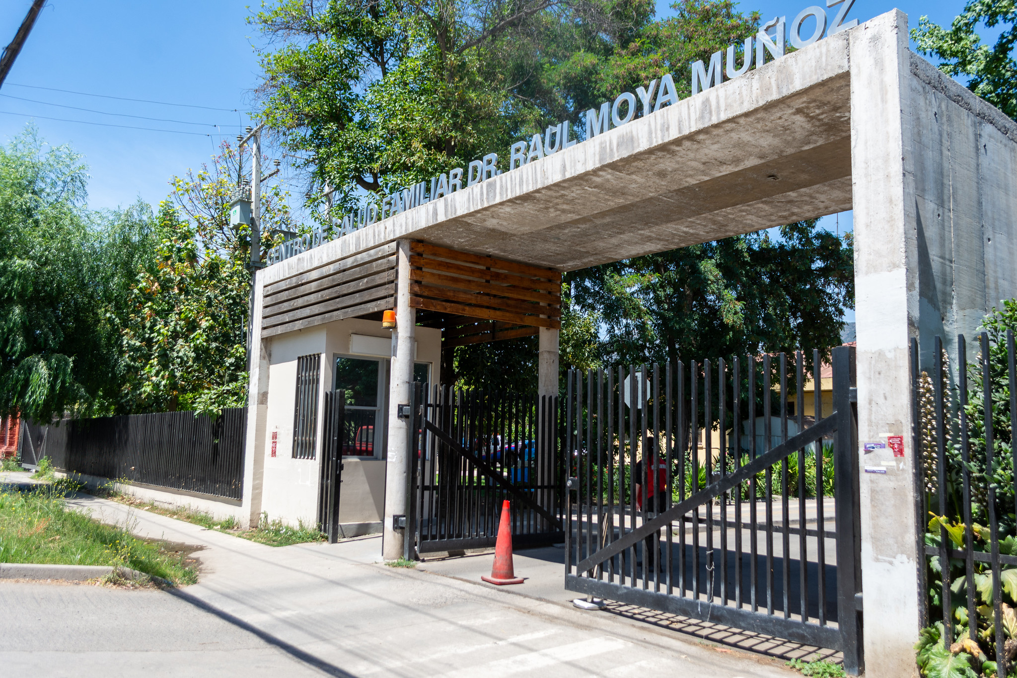 Acceso al CESFAM Dr. Raúl Moya